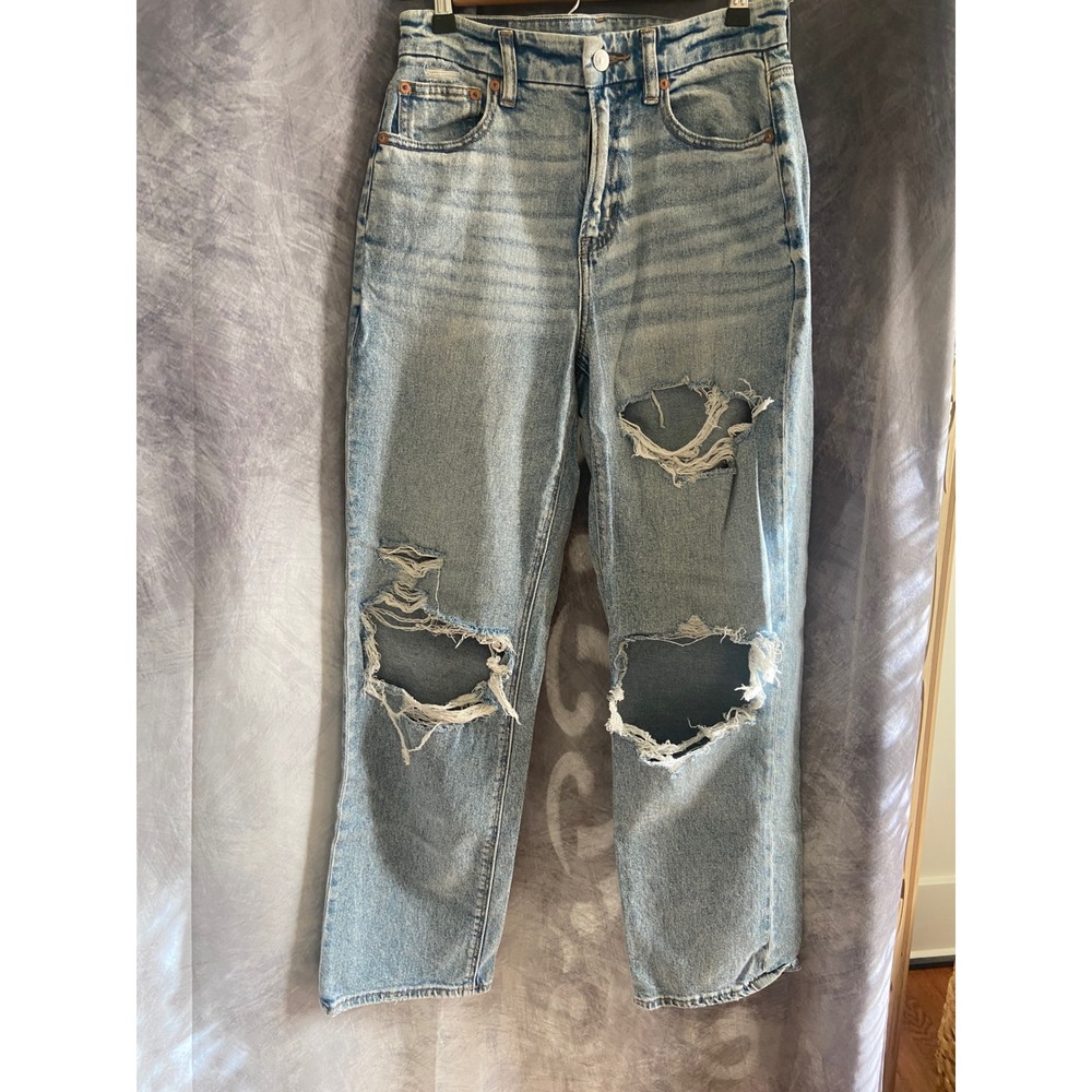 American Eagle Distressed Mom Jeans Light Wash High Rise Ripped Denim Size 4